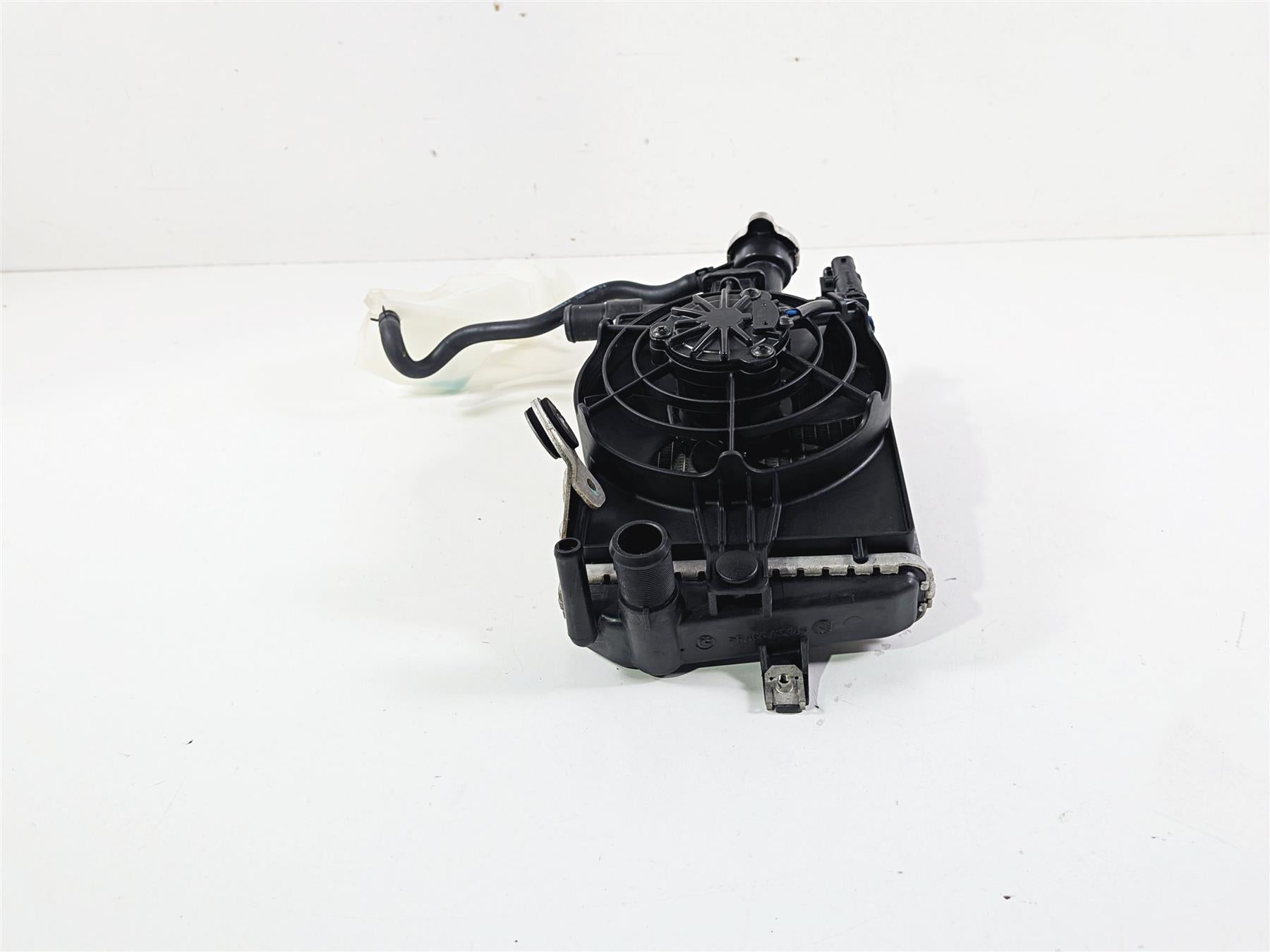 2016 BMW R1200RT RT RTW K52 Right Radiator Fan Hoses Reservoir 17118546416 {{ shop.shopifyCountryName }} - Mototech271