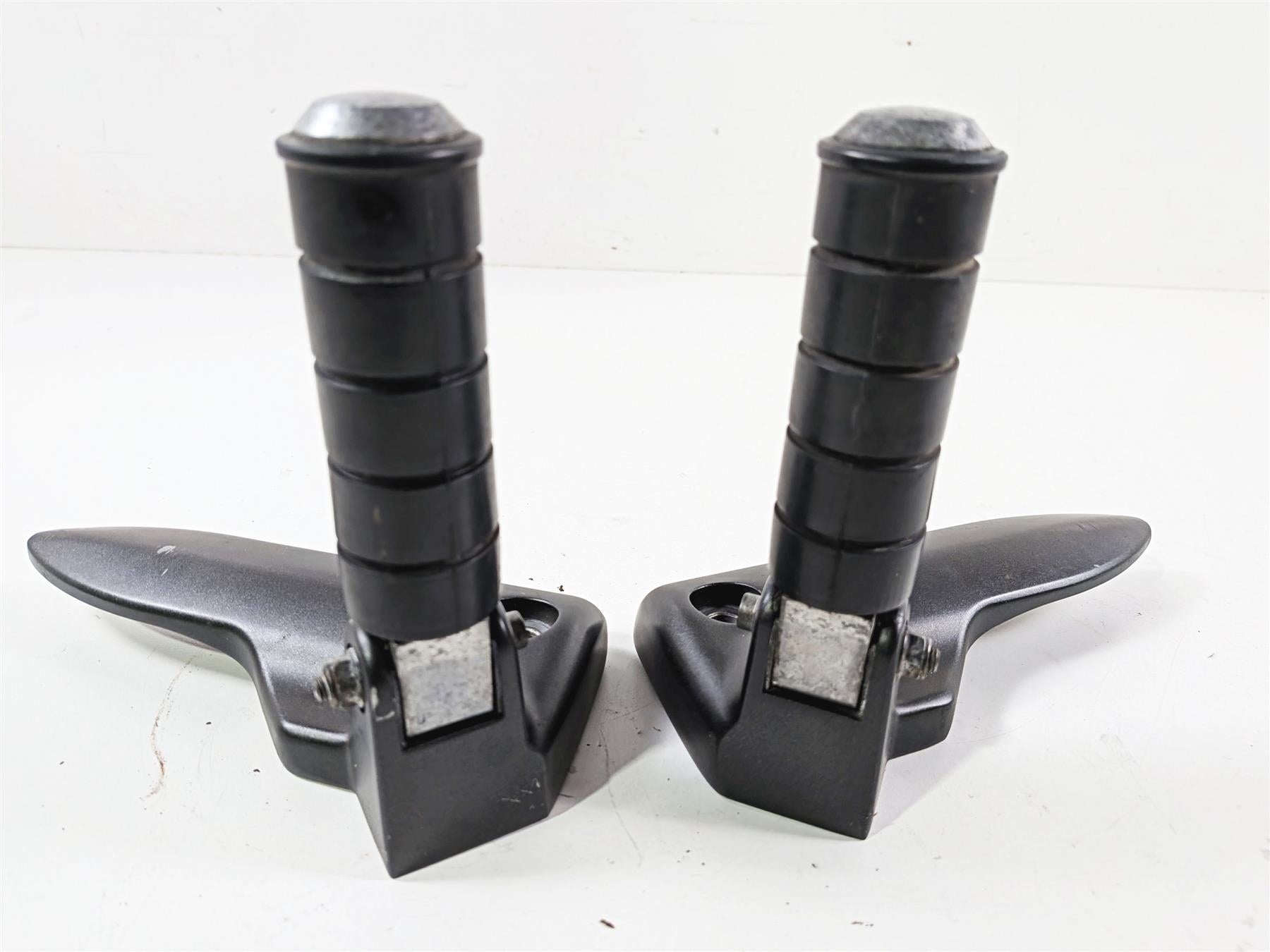 2008 Yamaha XV1900 Roadliner S Rear Passenger Footpeg Set 1D7-27430-00-00 {{ shop.shopifyCountryName }} - Mototech271
