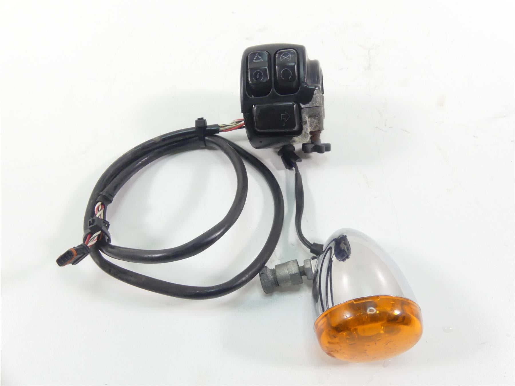 2016 Harley FXDL Dyna Low Rider Right Hand Control Switch Blinker -Read 71500361 | Mototech271