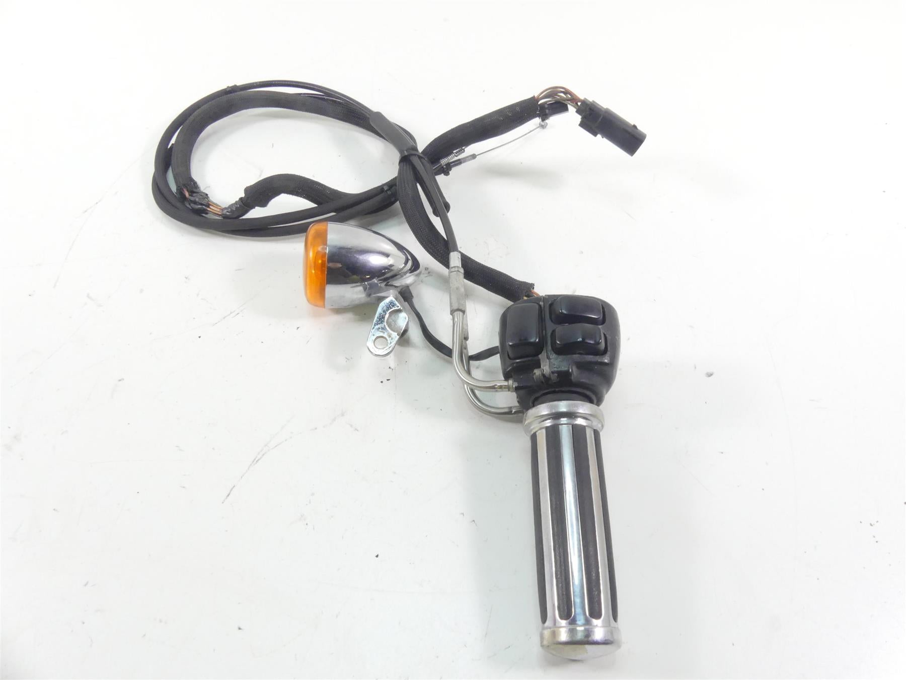 2011 Harley FXDWG Dyna Wide Glide Right Hand Control Switch - Read 71684-06A {{ shop.shopifyCountryName }} - Mototech271