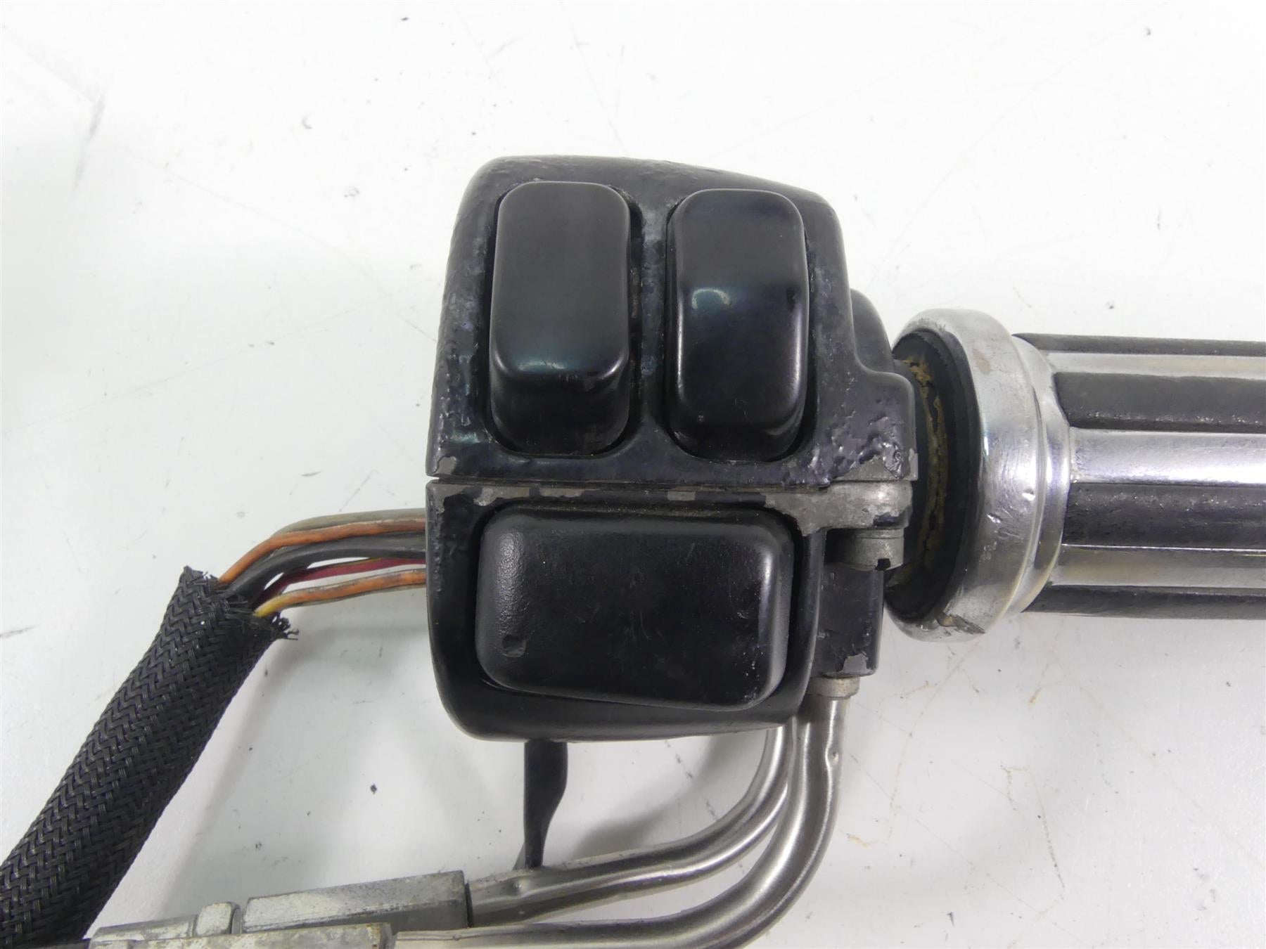 2011 Harley FXDWG Dyna Wide Glide Right Hand Control Switch - Read 71684-06A {{ shop.shopifyCountryName }} - Mototech271