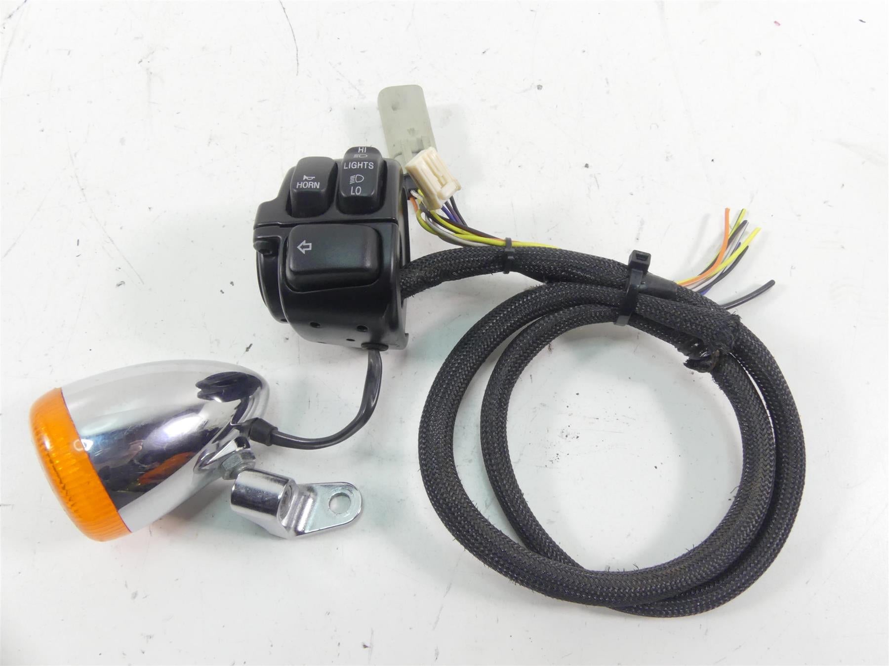 2010 Harley FXDWG Dyna Wide Glide Left Hand Control Switch & Blinker 71682-06A | Mototech271