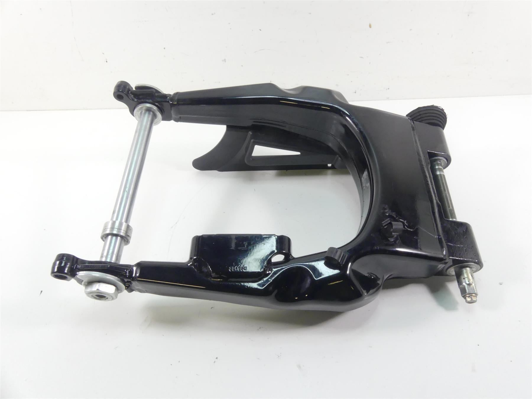 2016 Harley Touring FLHR Road King  Rear Swing Arm Swingarm + Axle 47549-09A | Mototech271