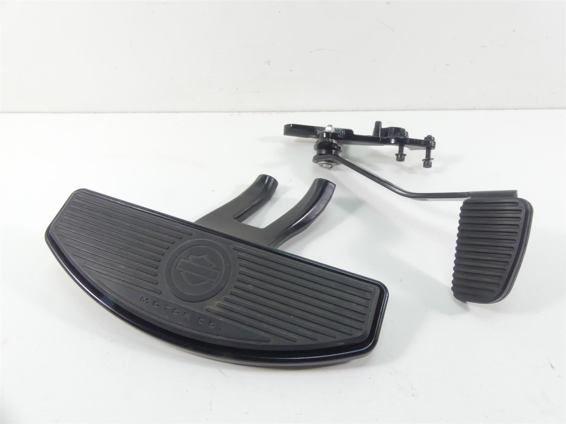 2019 Harley FLHC Softail Heritage Front Right Floorboard Brake Ped Set 50500630 | Mototech271